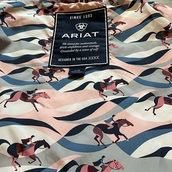 ARIAT ashley Insulated Wine/equestrian Print Vest L EUC - Picture 9 of 9